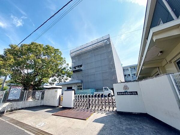 【小学校】松山市立宮前小学校まで205ｍ
