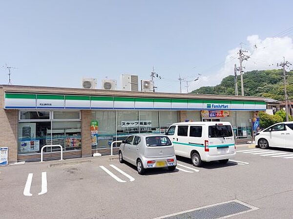 【コンビニエンスストア】ファミリーマート　松山味生店まで651ｍ