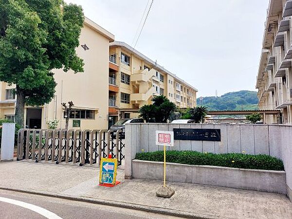 【小学校】松山市立味生小学校まで1283ｍ