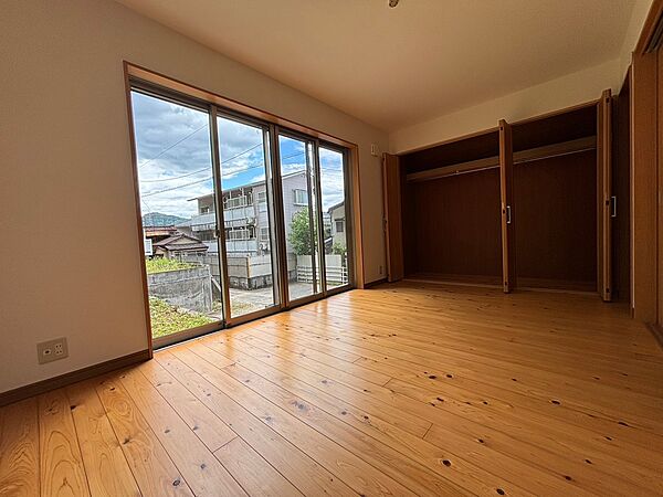 木のにおいを感じます。