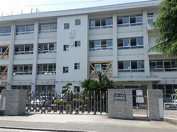 拓南中学校　924ｍ　徒歩12分
