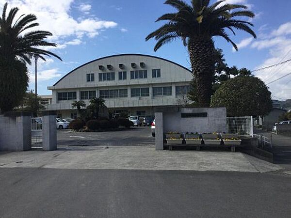 【中学校】今治市立西中学校まで1442ｍ