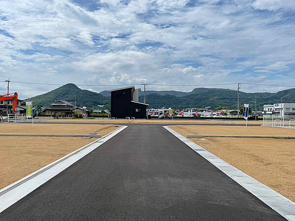 前面道路：私道5.0ｍ（南側）