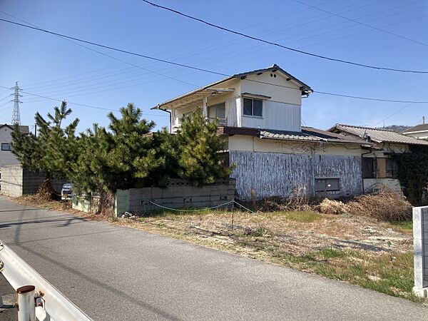 南東方向からとった写真　東側は現在空き地です。