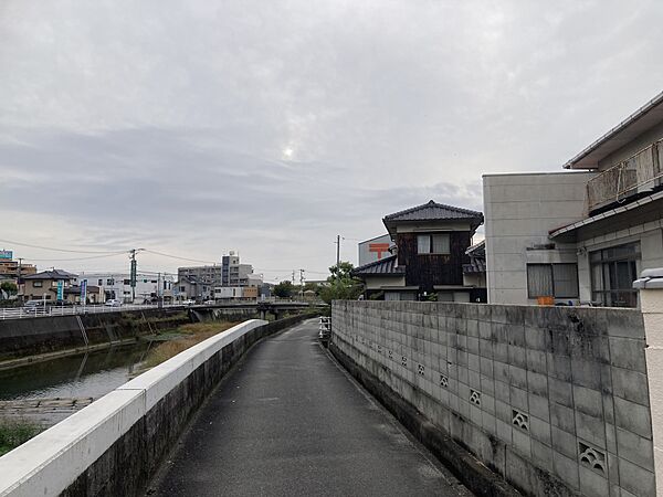 南側の道路です。約3．5ｍ
