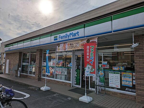 ファミリーマート 高知東石立店まで徒歩5分