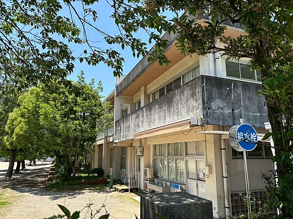 土佐市立高岡第一小学校(徒歩約8分、約550m)