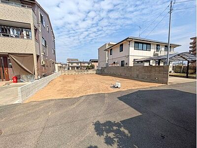 外観:南道路に面しており、陽当たり良好です。 外観:南道路に面しており、陽当たり良好です。