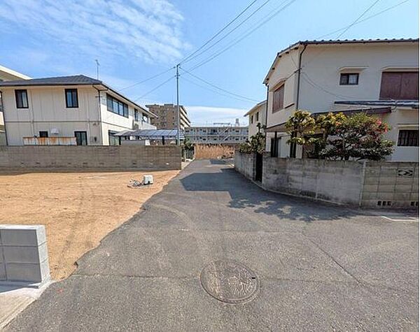 サンフラワー通りから西へ一本入った静かな住環境です。