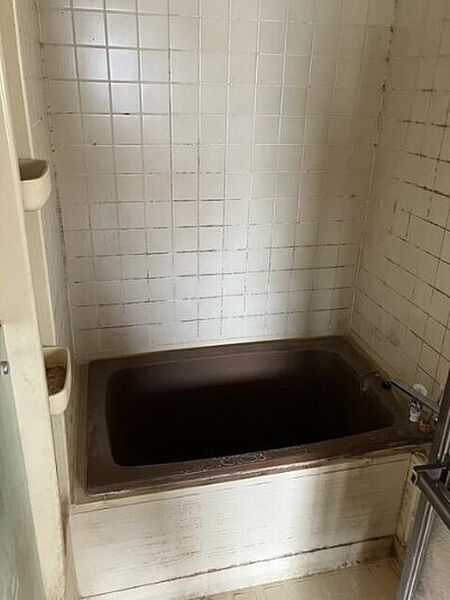 母屋の浴室です。