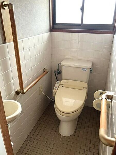 離れのトイレです。