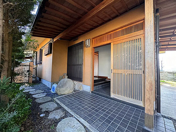 和風の立派な玄関です