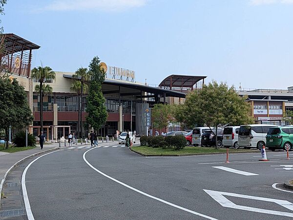 エミフルMASAKI付近で、週末のショッピングにもおすすめ。
