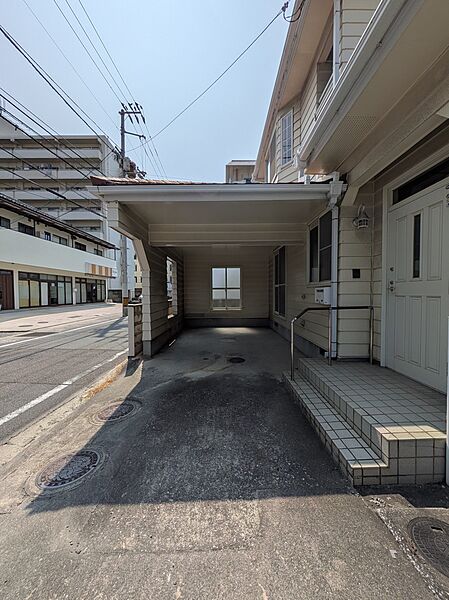 ガレージ付き