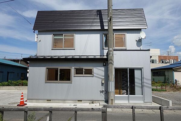 detached 青森県黒石市大字浜町42-6
地図を見る