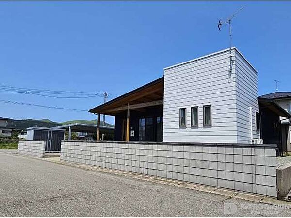 detached 秋田県男鹿市脇本脇本字曲田
地図を見る