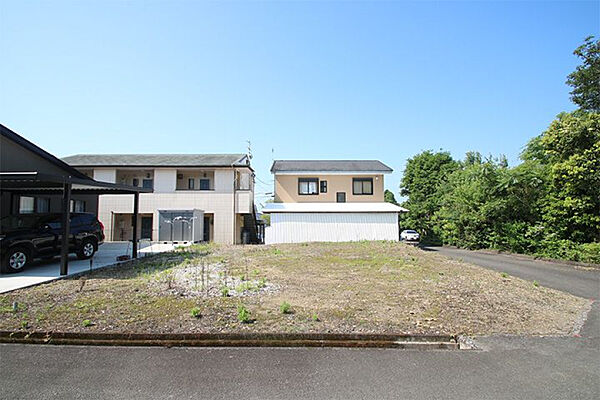 住宅同士が密集していないので日当たり良好です。