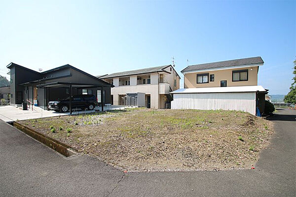 北西角地なので開放感があります。