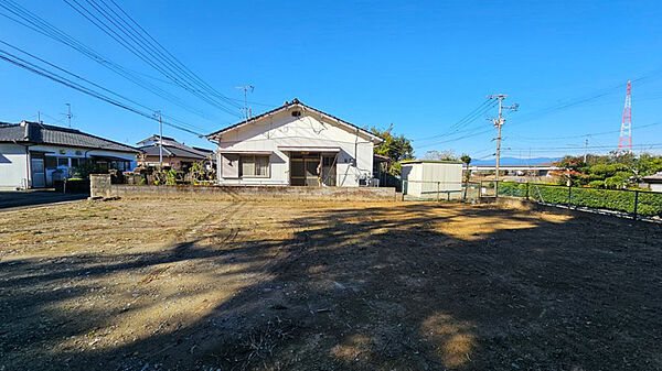 隣接には住宅が1棟しかないので開放感があります。