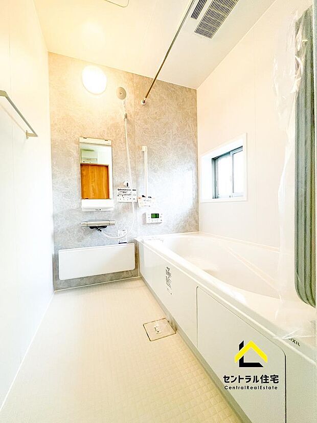 浴室　ゆとりある浴室です。ご家族で入れる広さになります。浴室乾燥暖房機付きで室内干しで使用可能です。