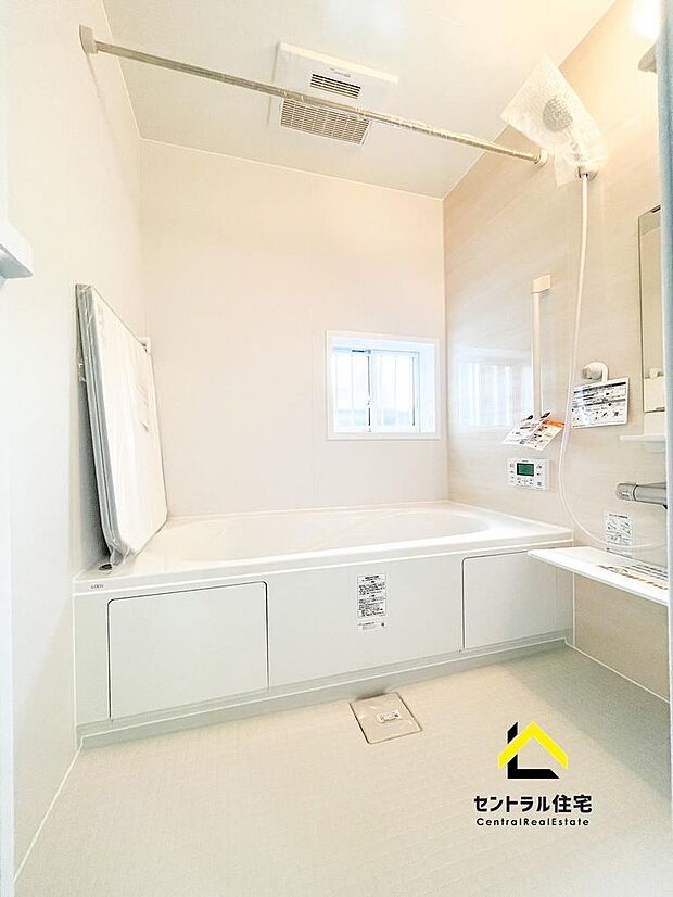 浴室　ゆとりある浴室です。ご家族で入れる広さになります。浴室乾燥暖房機付きで室内干しで使用可能です。