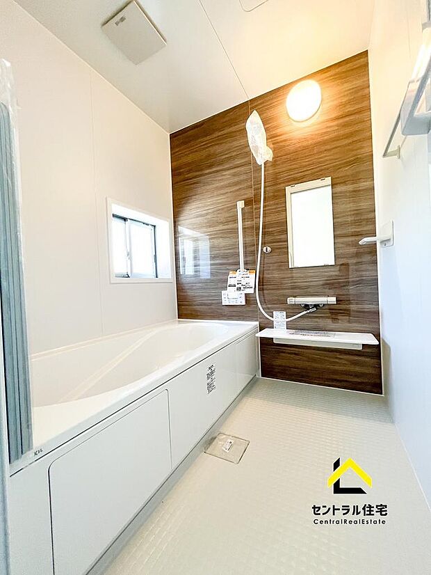 2号棟浴室　1616サイズ(1坪)のゆとりある浴室です。ご家族で入れる広さになります。浴室乾燥暖房機付きで室内干しで使用可能です。