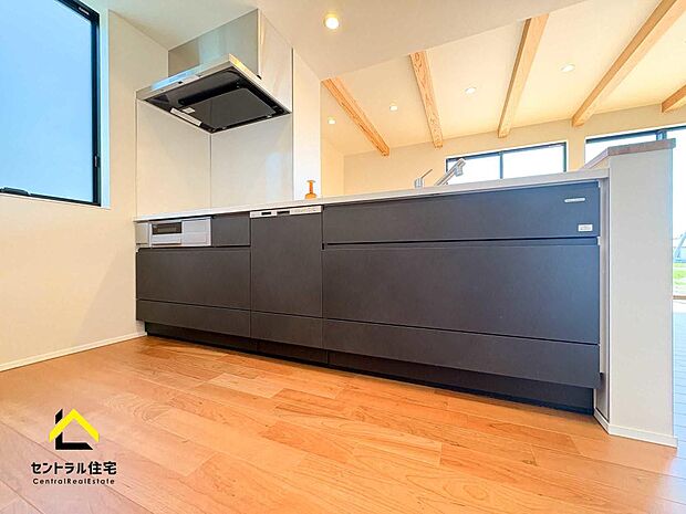 WIC ウォ―クインクローゼット完備です。主寝室に広々収納がついてます。