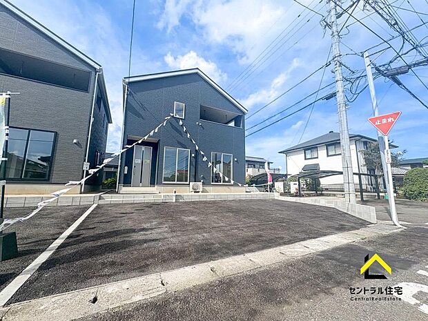 1号棟　外観　利便性の良い立地。落ち着いた住宅街の一角にあります。公園のお散歩でも優雅な時間を過ごすことができる街です。