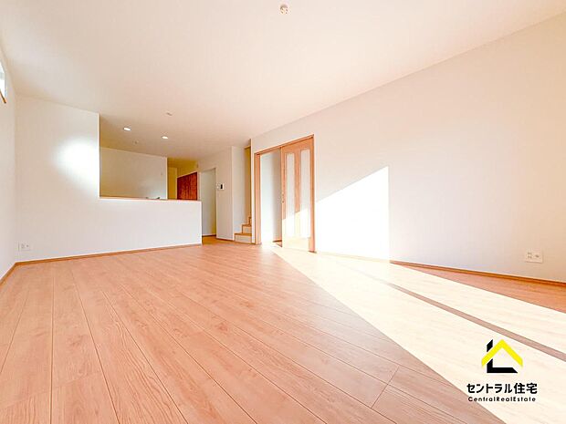 LDK 日当たり良好なLDK空間。畳数以上に広く感じるLDKとなっております。