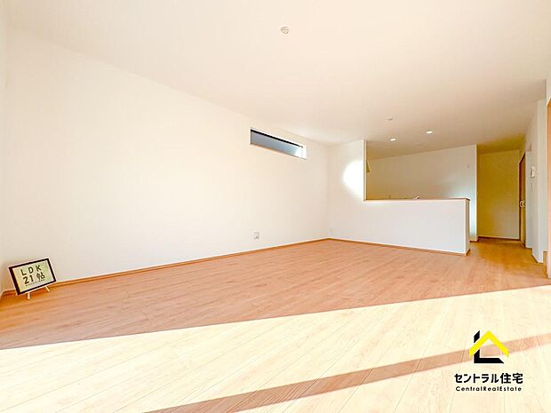 LDK 1階居室続きのLDKとなっております。居室まで含めるとなんと、21帖超え!!