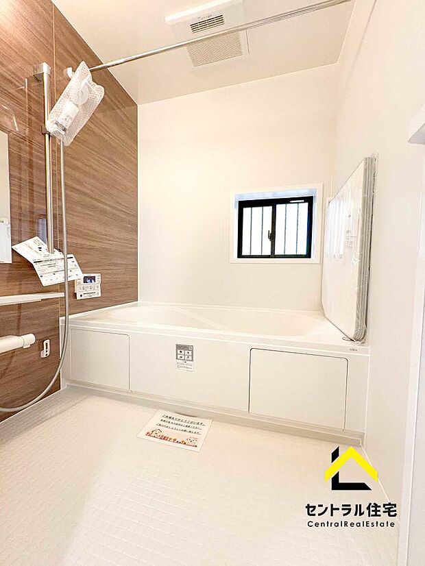 浴室 1616サイズ(1坪)のゆとりある浴室です。ご家族で入れる広さになります。浴室乾燥暖房機付きで室内干しで使用可能です。