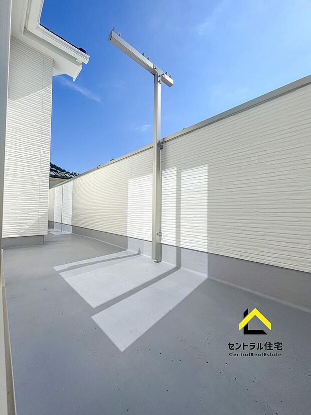 施工例 バルコニー 南向きバルコニーです。