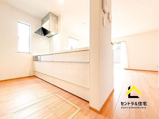 施工例 LDK ダイニング・リビングと家具の配置のしやすい形状・広さです。家具の配置を考えられた間取りとなっております。