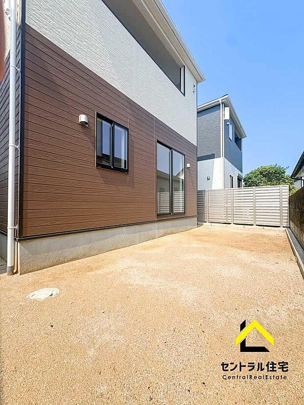 外観 利便性の良い立地。落ち着いた住宅街の一角にあります。公園のお散歩でも優雅な時間を過ごすことができる街です。