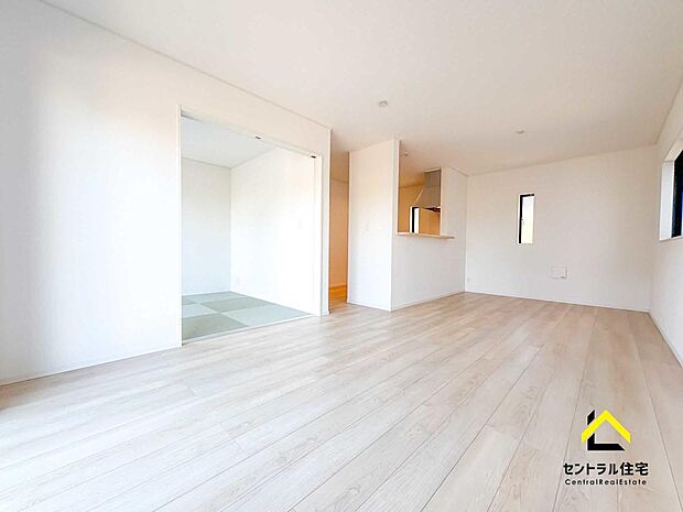 家族でゆったりくつろげる、17帖の広々LDK。