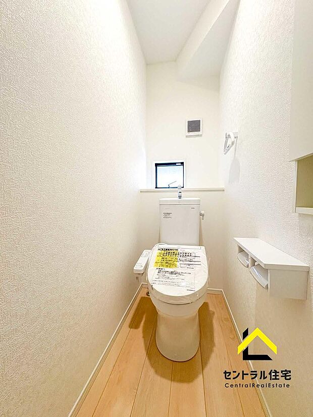 お手入れしやすい設計のトイレ。強力な洗浄力で少ない水でもしっかり流れます