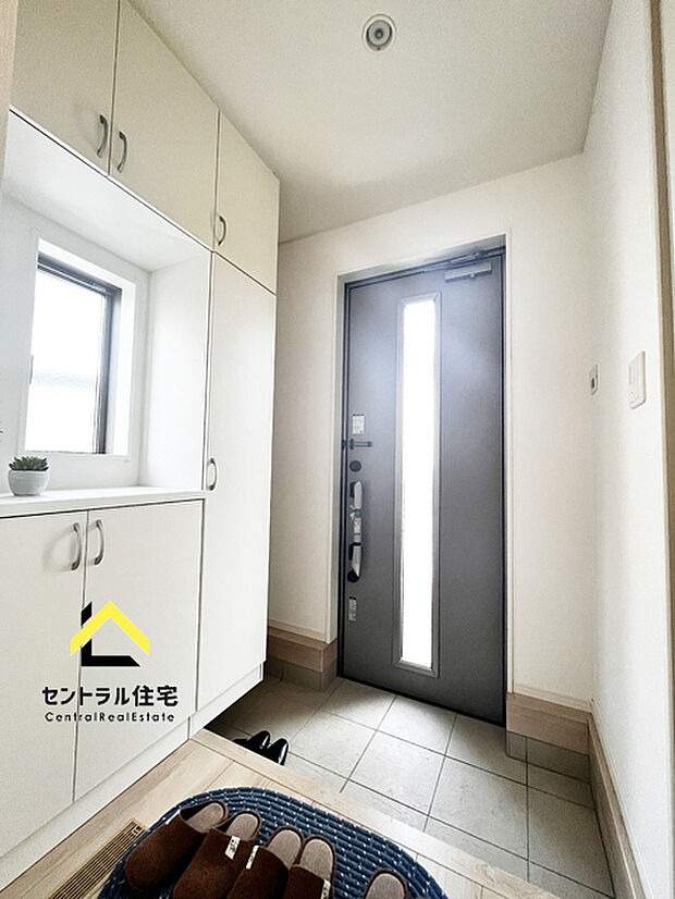 同規模・同仕様の玄関