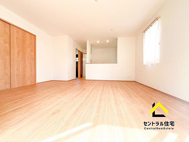 施工例 LDK 日当たり良好なLDK空間。畳数以上に広く感じるLDKとなっております。