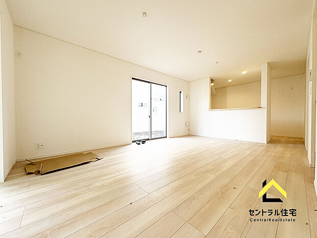 家族でゆったりくつろげる、17帖の広々LDK。