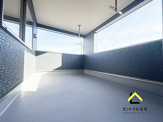 ゆったりとした広さを確保したインナーバルコニー。ちょっと一息つける特別な空間になりそうです