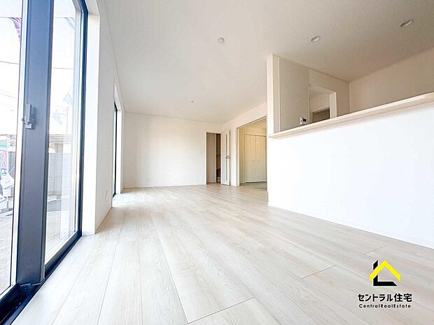 家族団らんの時間も増えそうな、日当たり良好＆くつろぎのLDK。家具も置きやすく開放的です