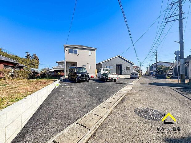 1号棟 外観 利便性の良い立地。落ち着いた住宅街の一角にあります。公園のお散歩でも優雅な時間を過ごすことができる街です。