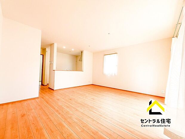 施工例 LDK 1階居室続きのLDKとなっております。居室まで含めるとなんと、21帖超え!!