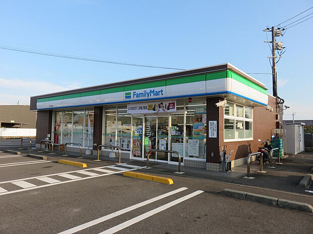 ファミリーマート東大宮店(距離722m/徒歩10分)