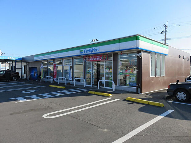 ファミリーマート宮崎港前店(距離274m/徒歩4分)