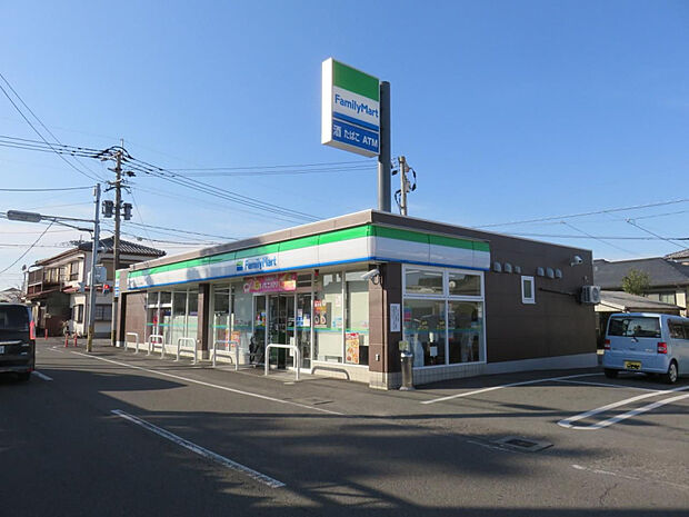 ファミリーマート月見ヶ丘団地店(距離269m/徒歩4分)
