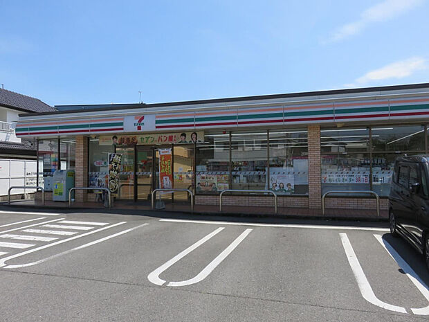 セブンイレブン佐土原久峰店(距離941m/徒歩12分)