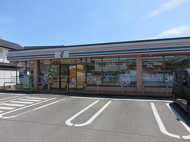 セブンイレブン佐土原久峰店(距離941m/徒歩12分)