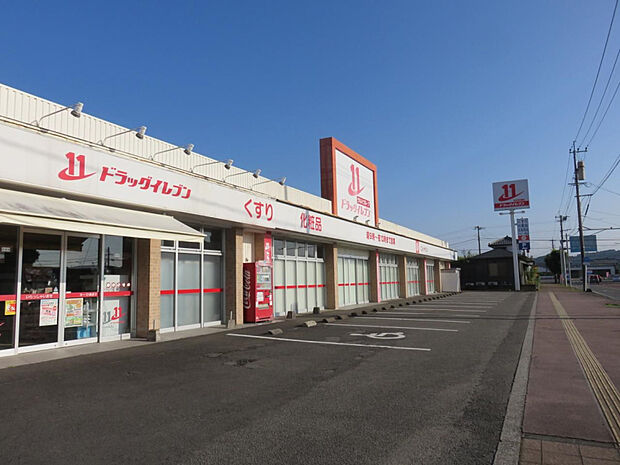 ドラッグイレブン小松店(距離157m/徒歩2分)