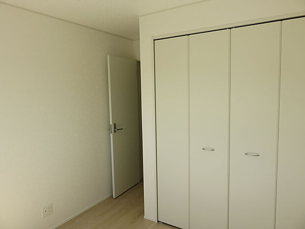 洋室　全室収納付き